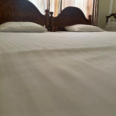 N Joy Inn Trincomalee Eksteriør billede