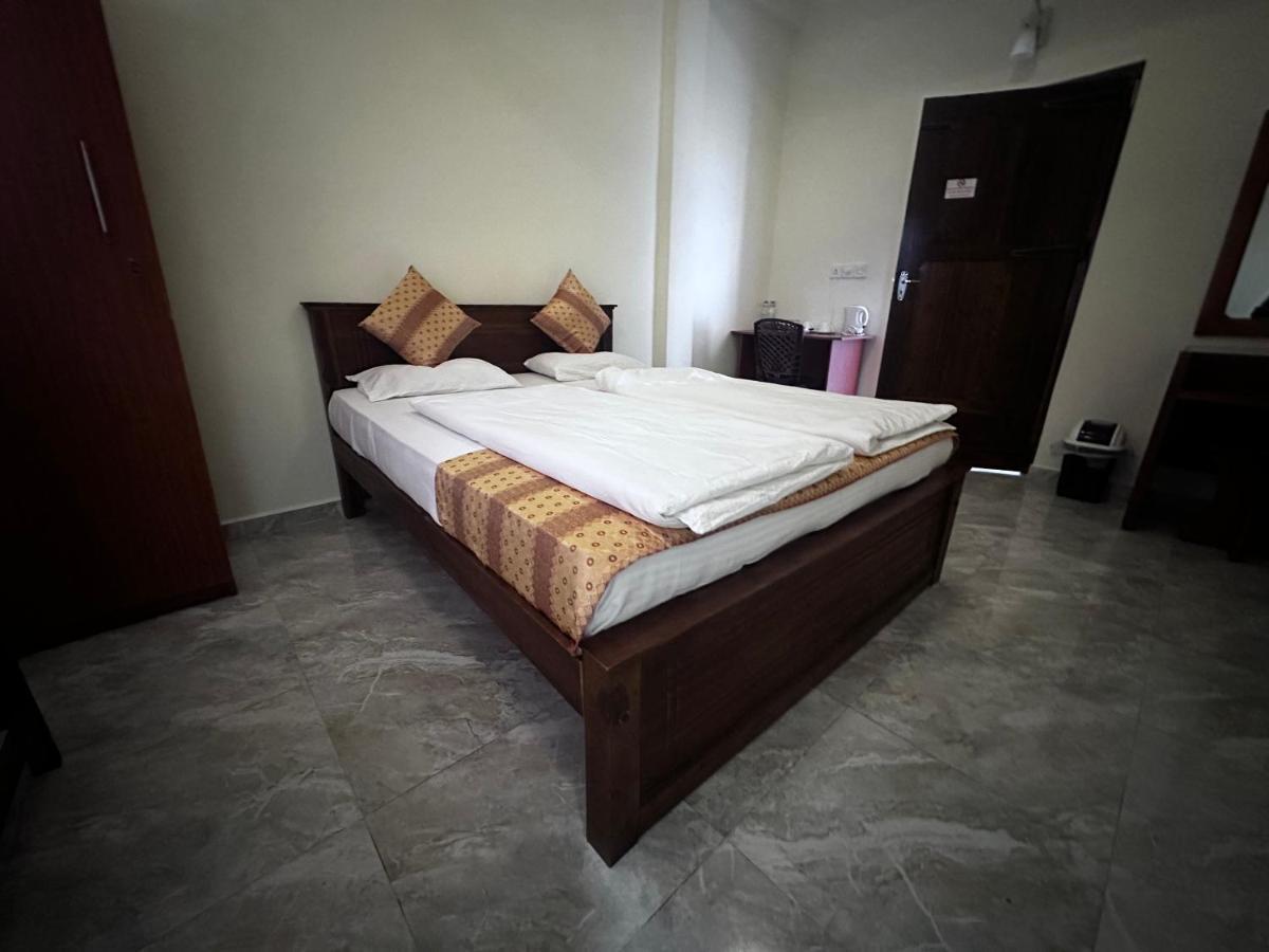N Joy Inn Trincomalee Eksteriør billede
