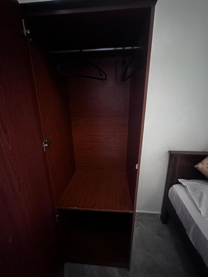 N Joy Inn Trincomalee Eksteriør billede