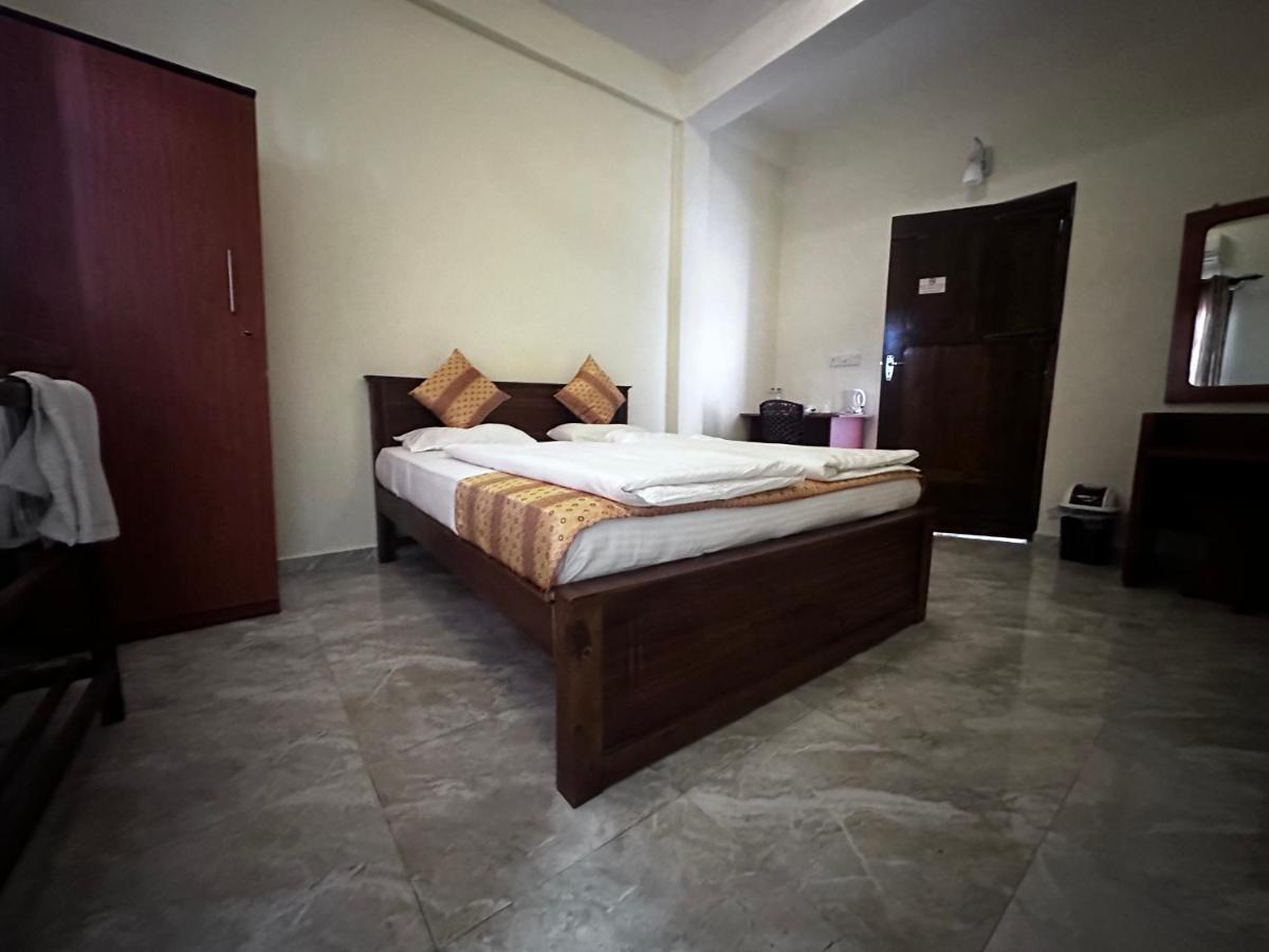 N Joy Inn Trincomalee Eksteriør billede