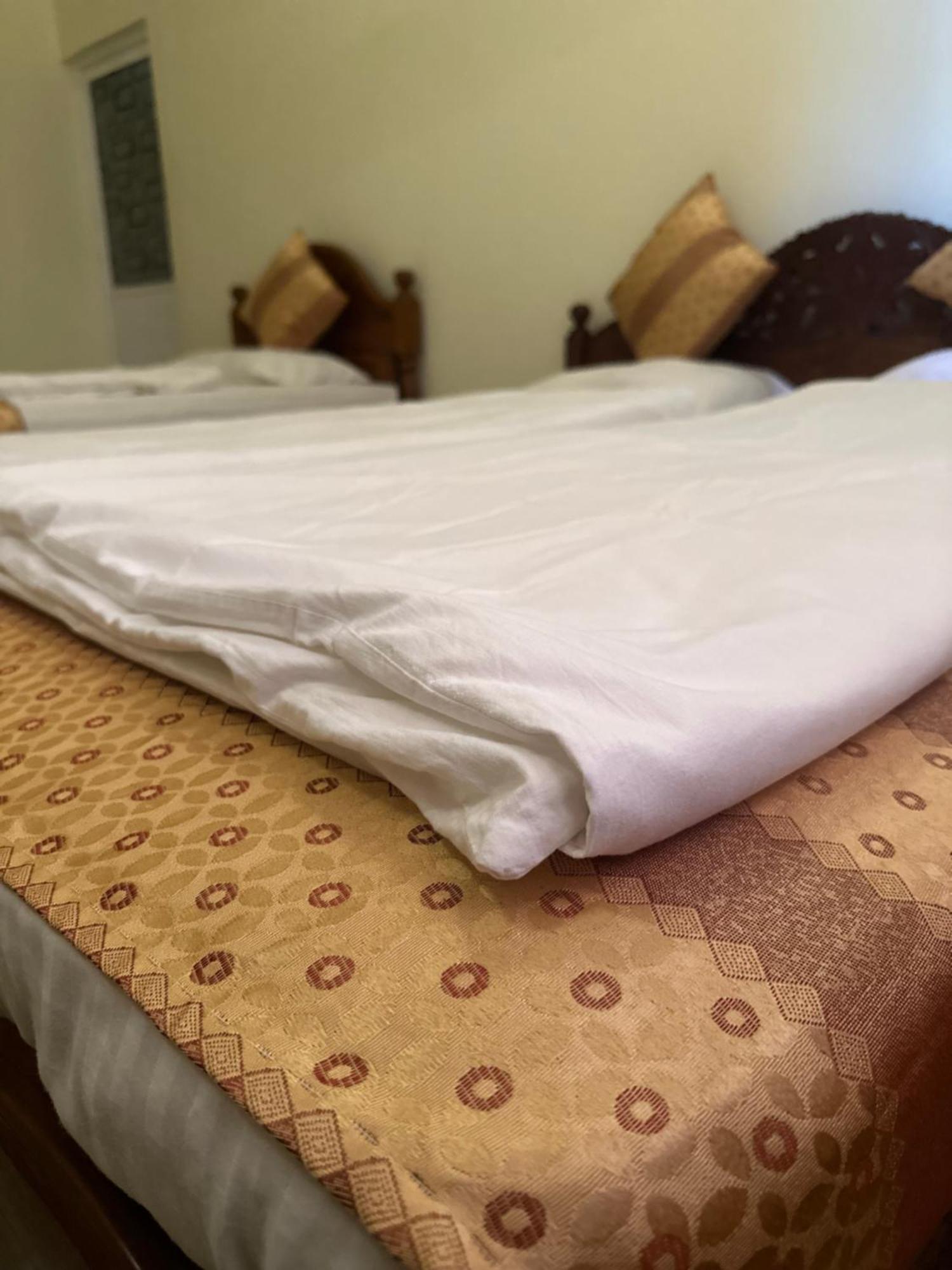 N Joy Inn Trincomalee Eksteriør billede