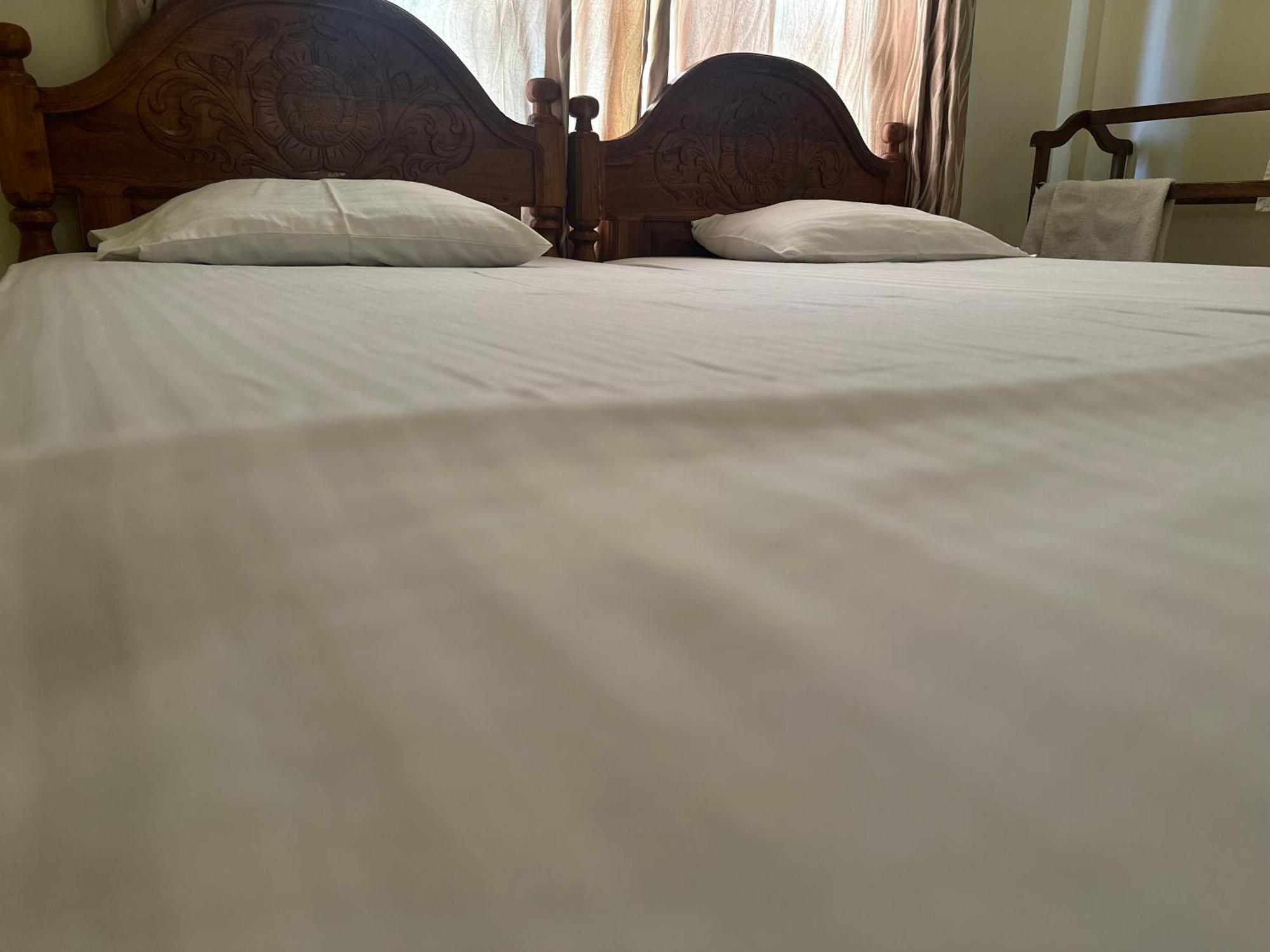 N Joy Inn Trincomalee Eksteriør billede