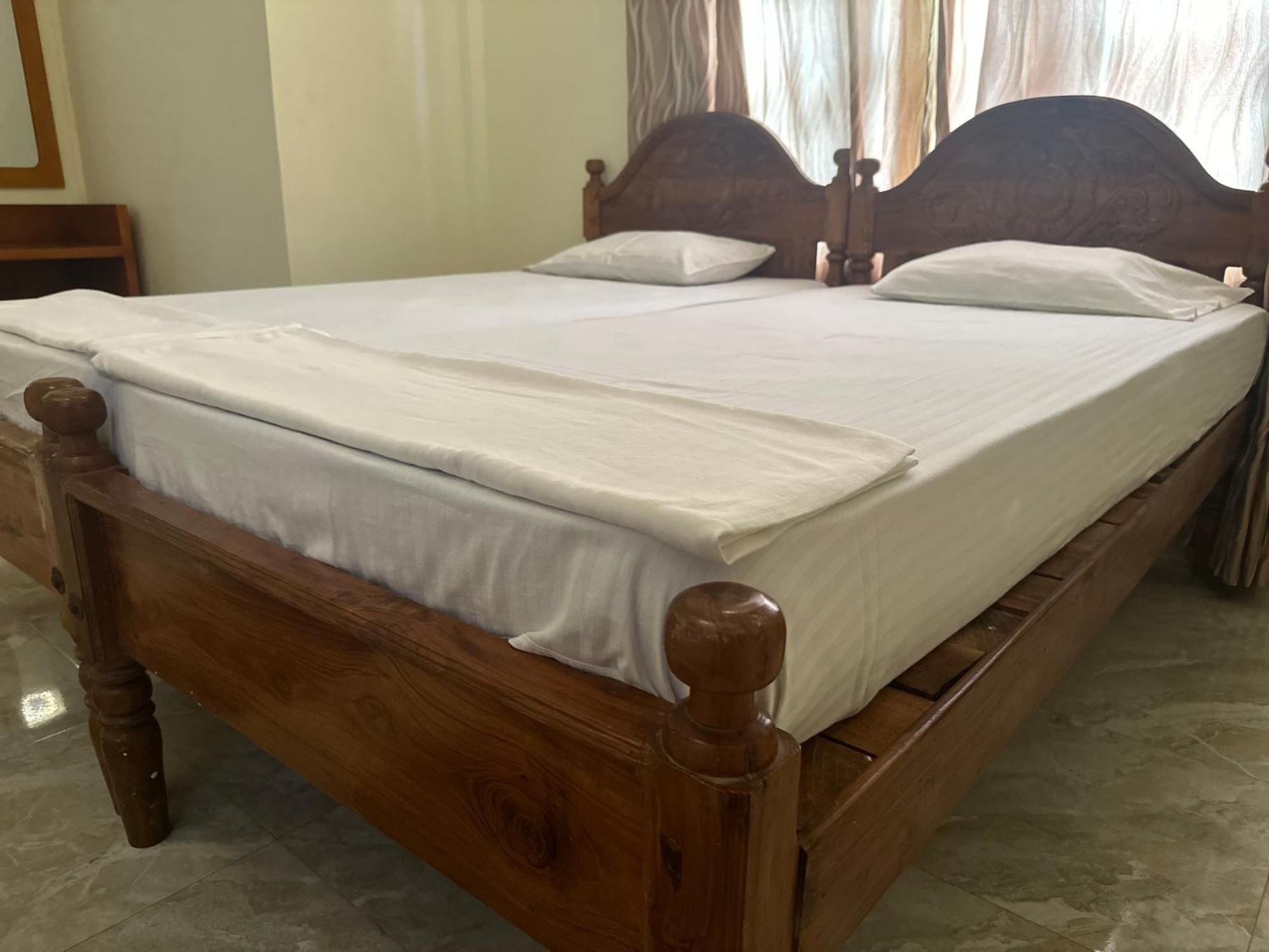 N Joy Inn Trincomalee Eksteriør billede