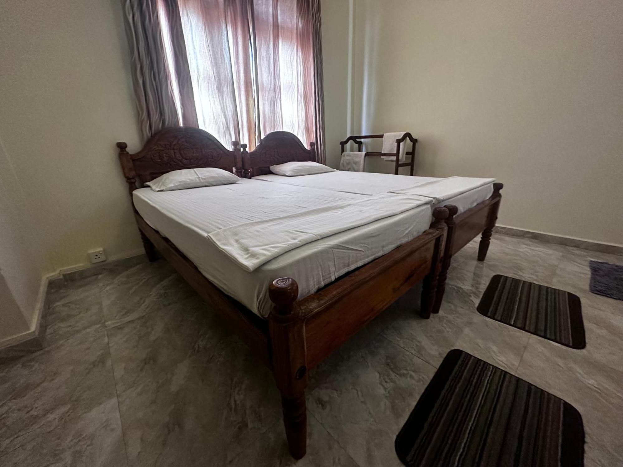 N Joy Inn Trincomalee Eksteriør billede