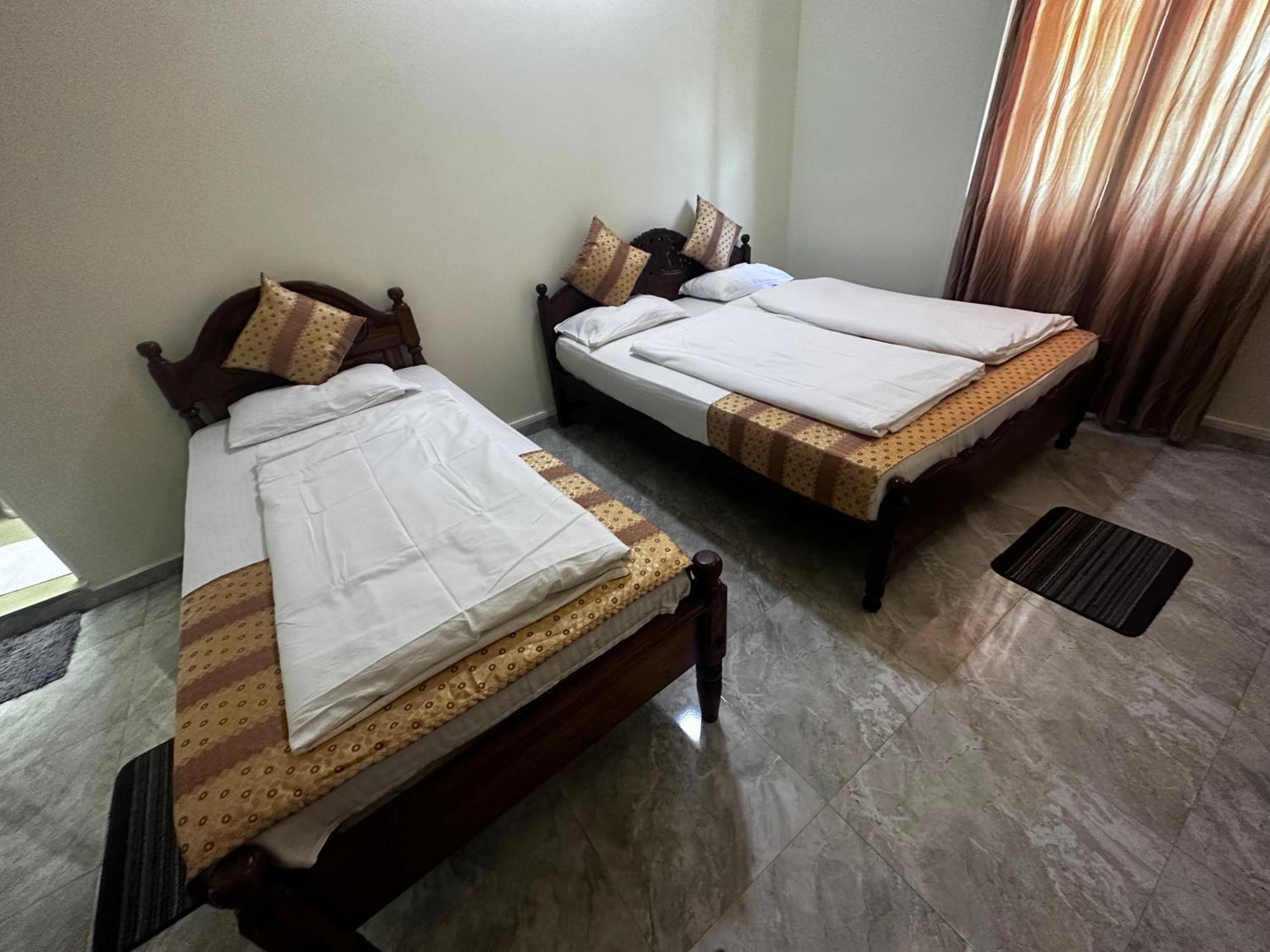 N Joy Inn Trincomalee Eksteriør billede