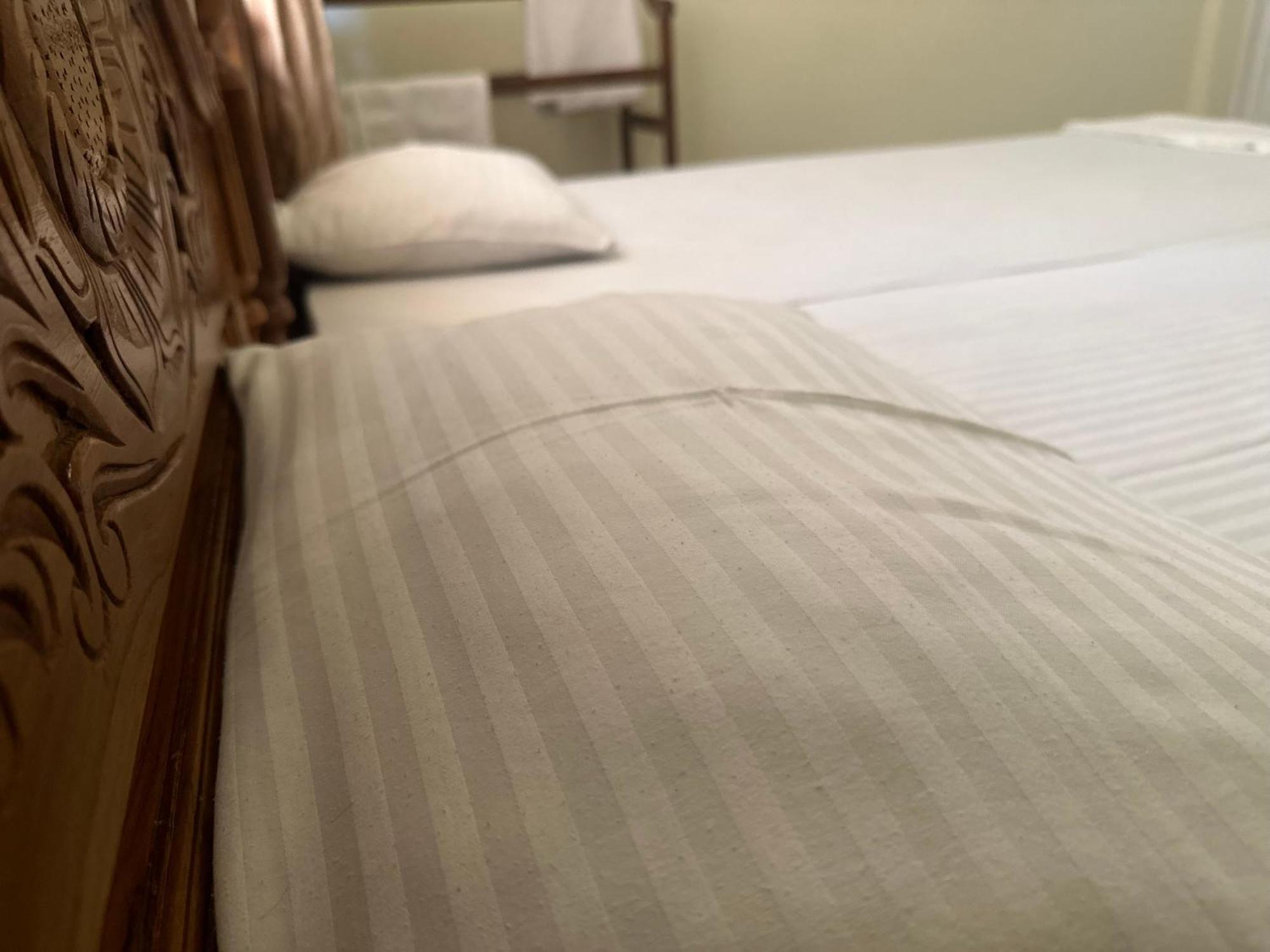 N Joy Inn Trincomalee Eksteriør billede