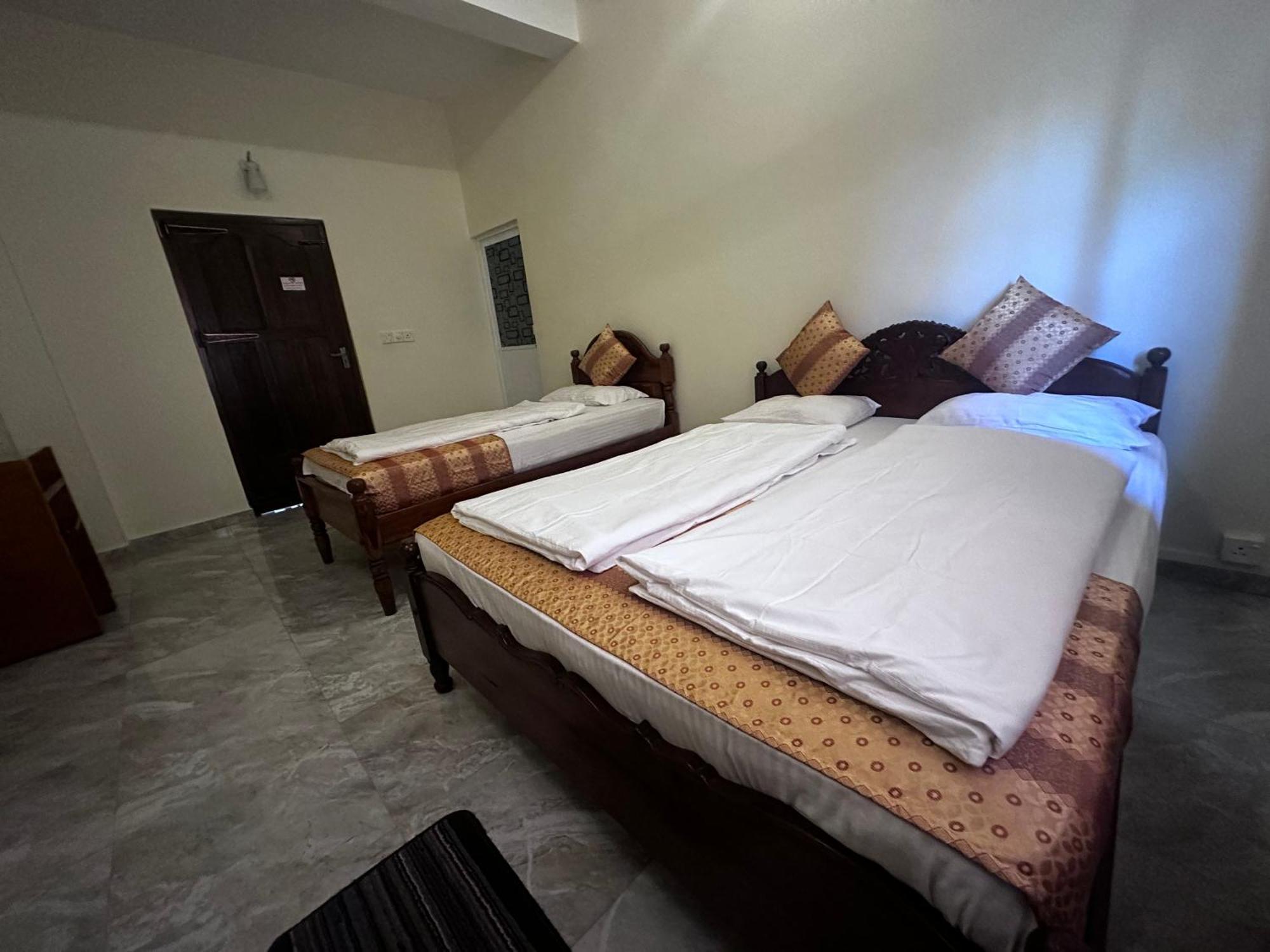 N Joy Inn Trincomalee Eksteriør billede