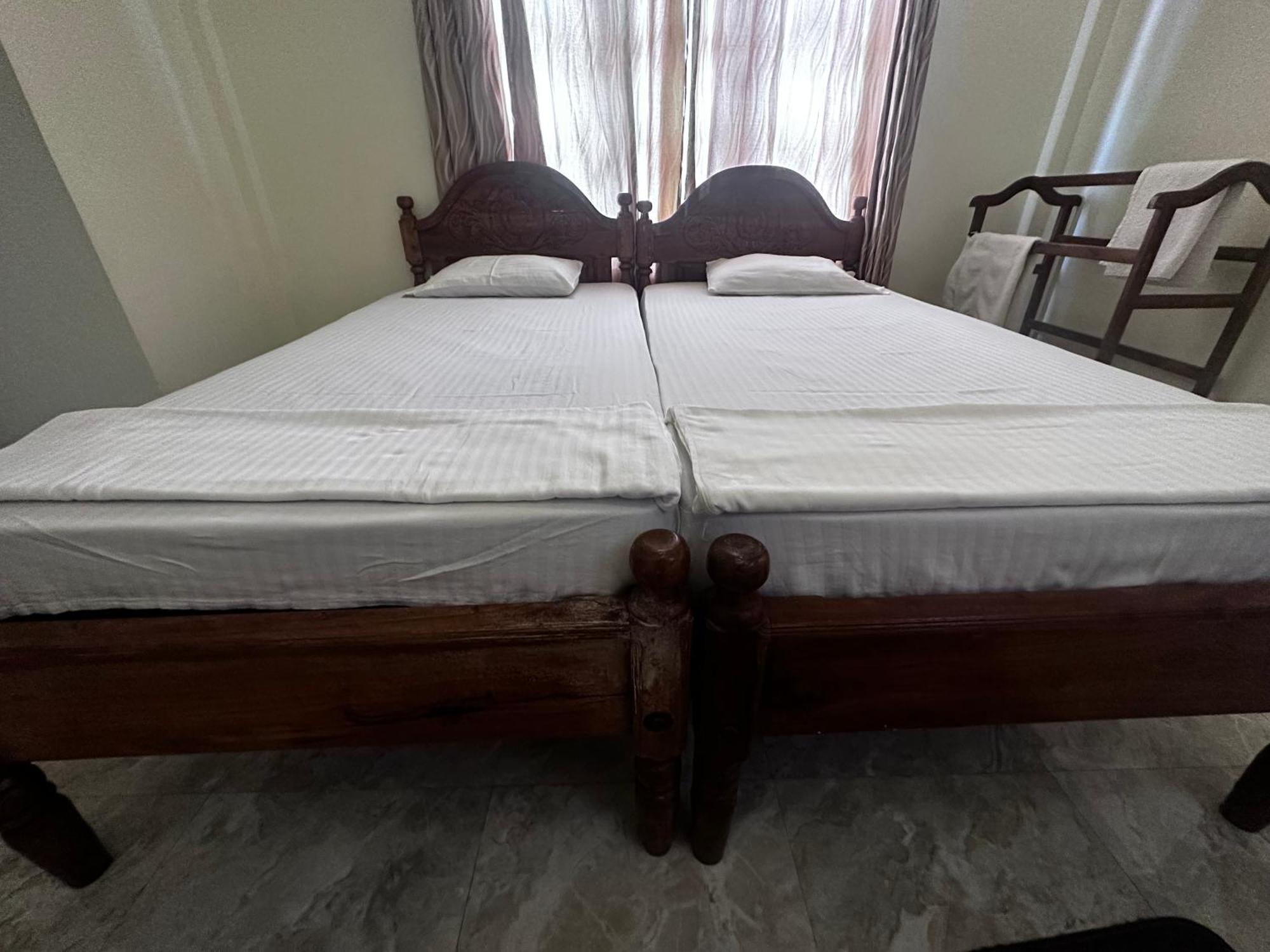 N Joy Inn Trincomalee Eksteriør billede