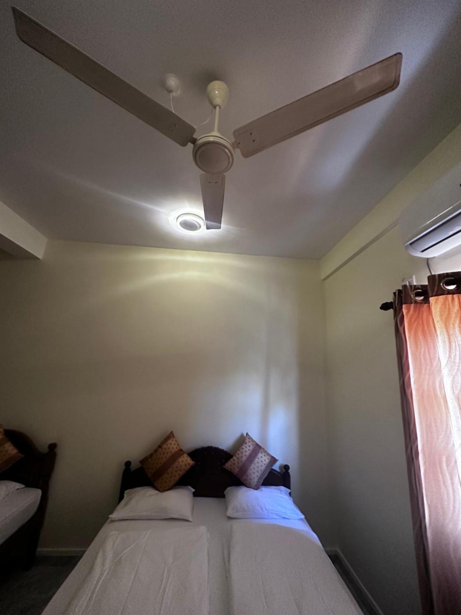 N Joy Inn Trincomalee Eksteriør billede