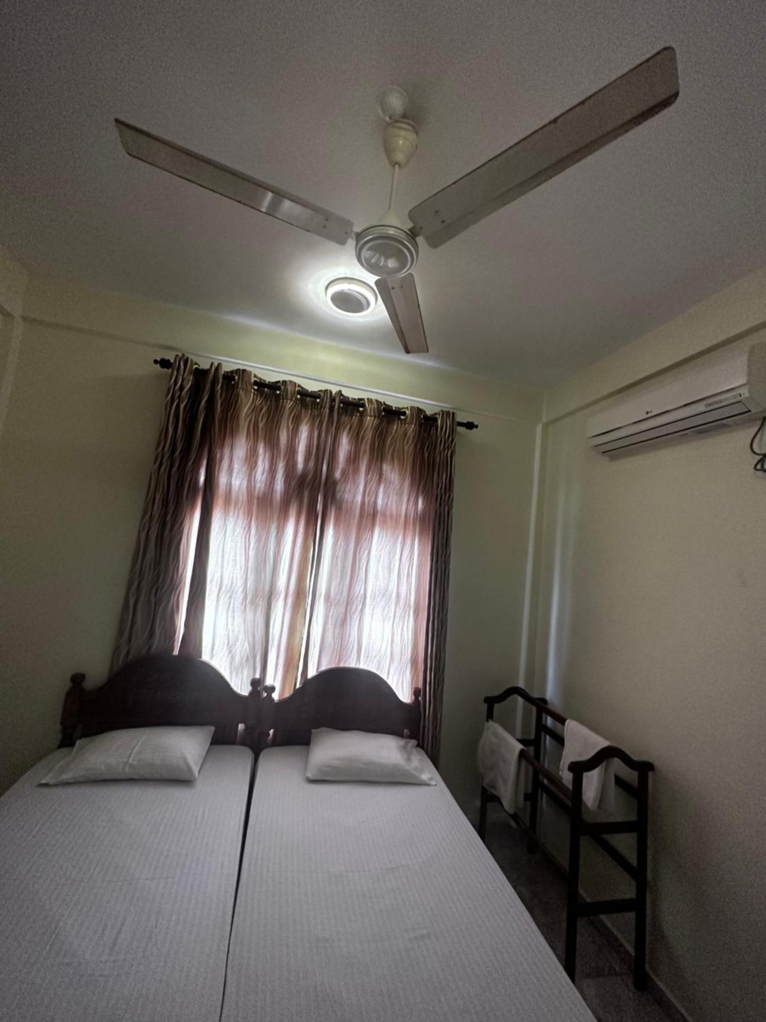 N Joy Inn Trincomalee Eksteriør billede