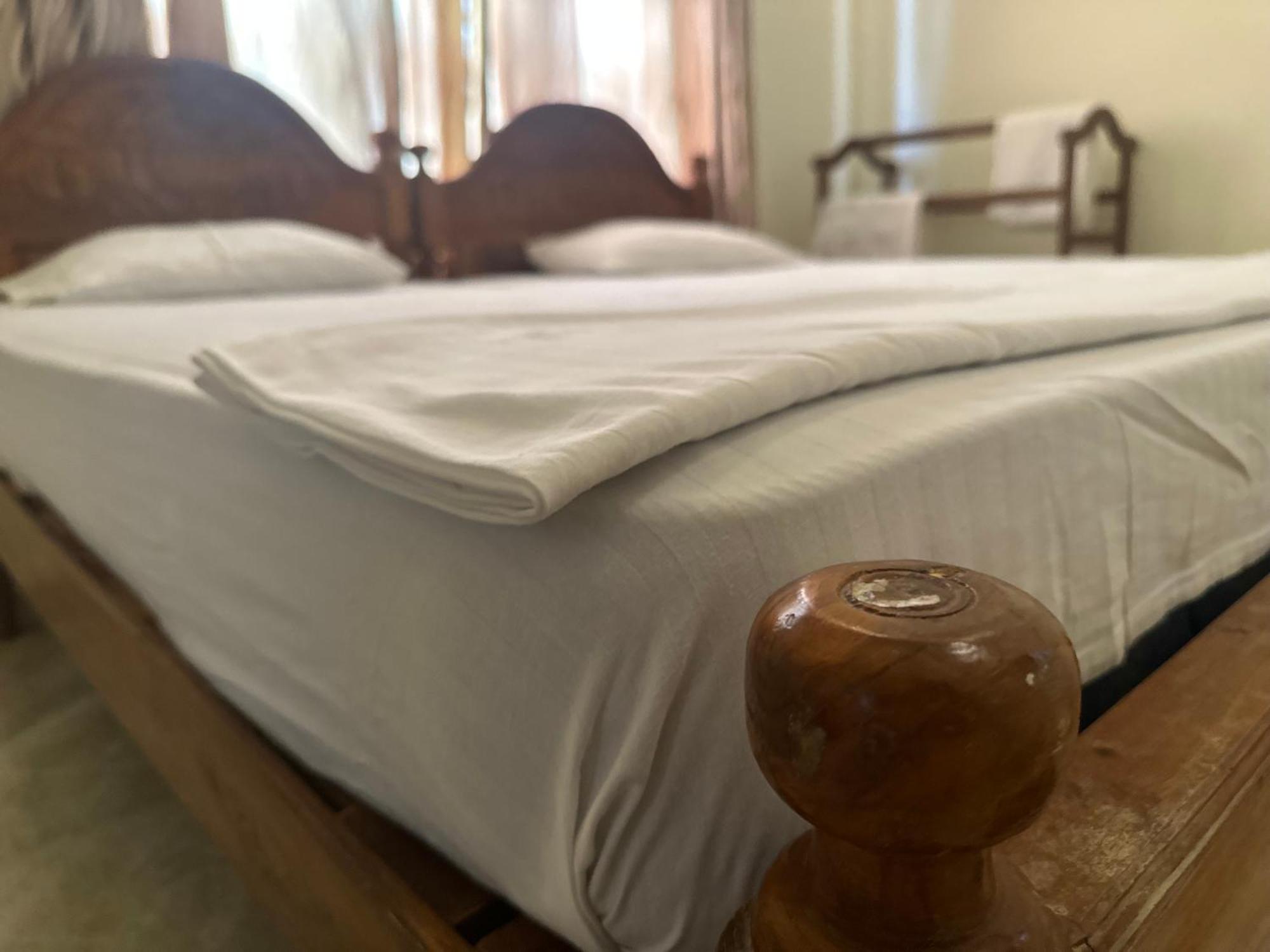 N Joy Inn Trincomalee Eksteriør billede