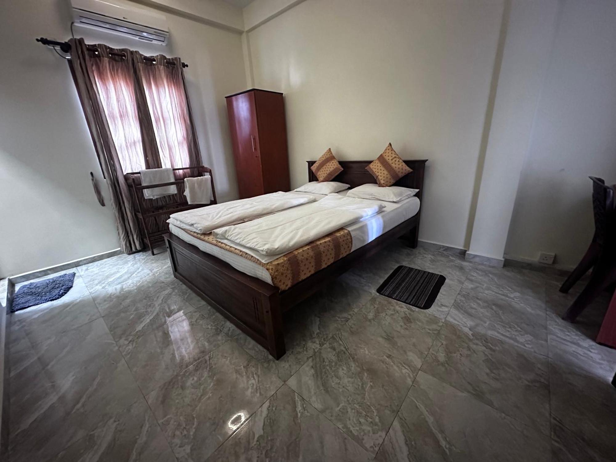 N Joy Inn Trincomalee Eksteriør billede